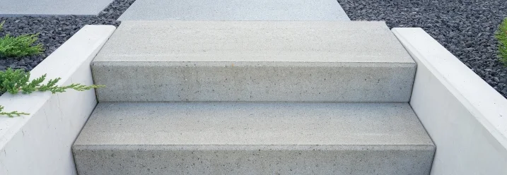 Betontreppe mit drei Stufen